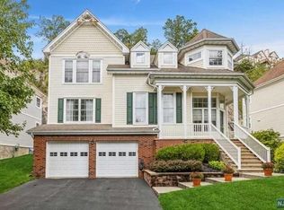 23 Hunters Run, Oakland, NJ 07436