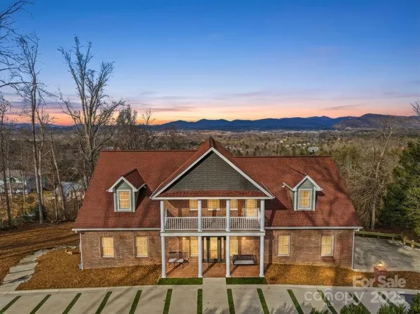 38 Sweetwater Oaks Dr, Fletcher, NC 28732