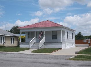 209 E Flora St, Valier, IL 62891