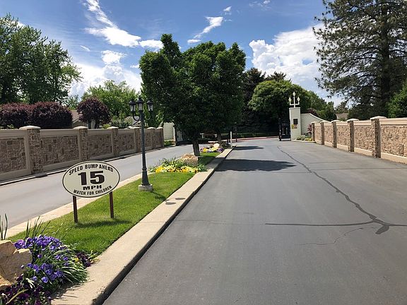 4th image of 1866 E Monterey Dr