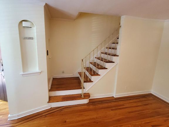 3rd image of 80-14 Park Ln