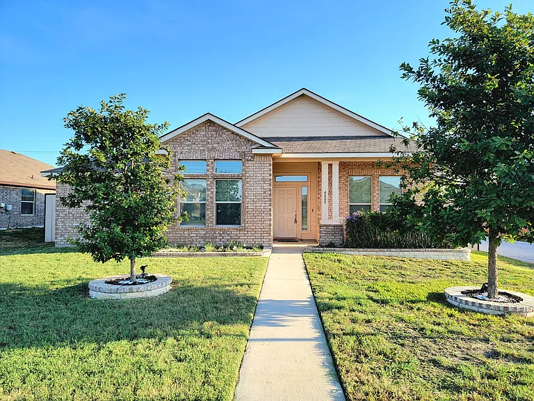 4805 Mohawk Dr — Photo 1