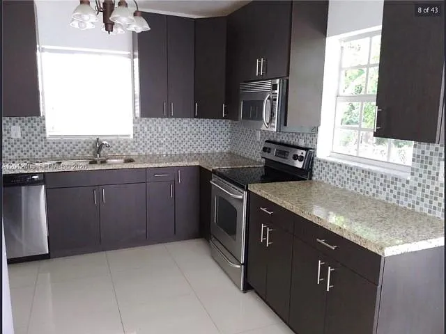 829 Columbus Blvd — Photo 5