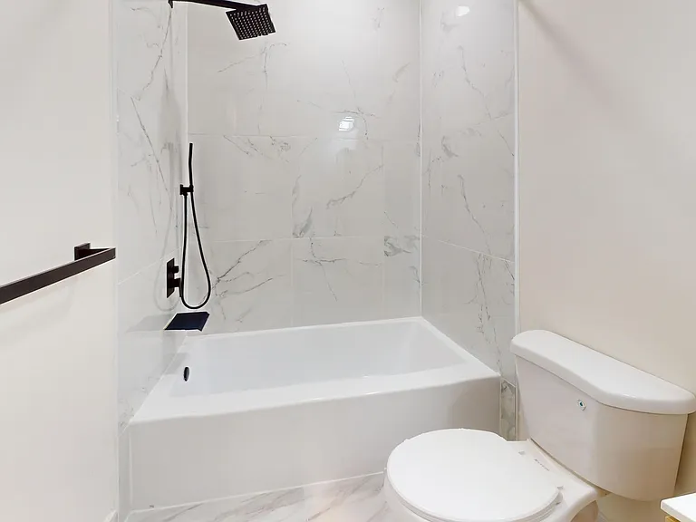 1318 Holbrook Street NE — Photo 27