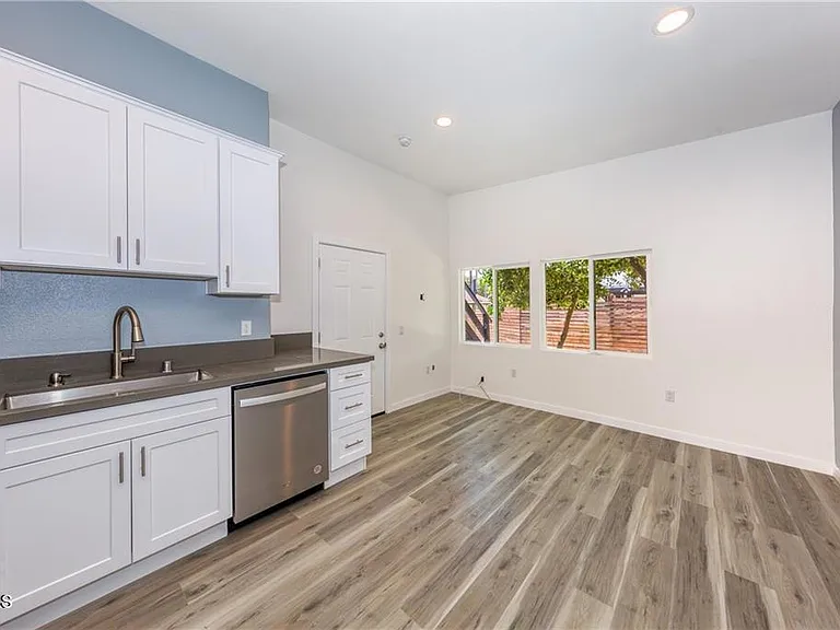 6854 N Figueroa St — Photo 5