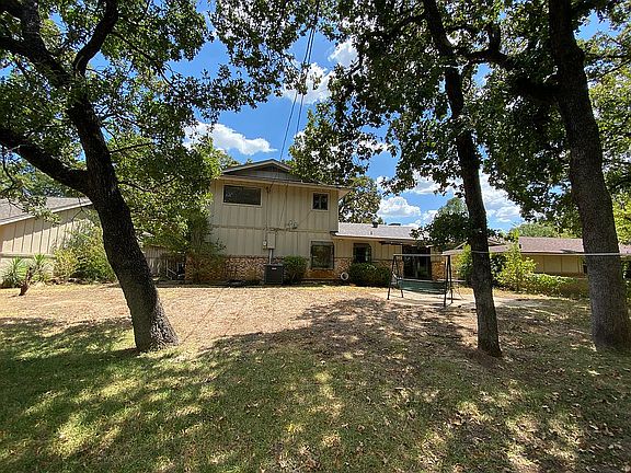 3rd image of 2711 Norwood Ln