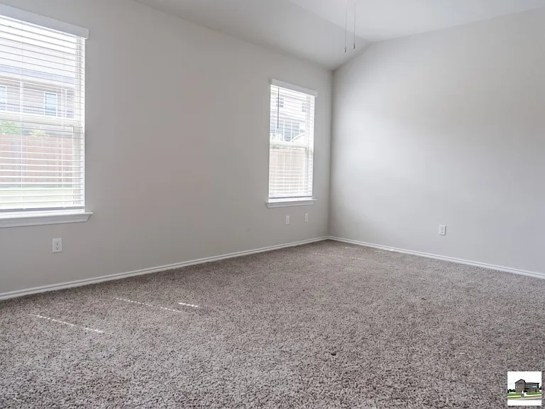 1210 Lindsey Dr — Photo 9