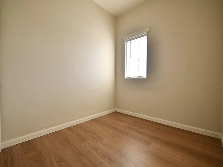 1131 Pine St — Photo 10