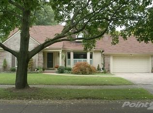 303 Stephens Rd, Grosse Pointe Farms, MI 48236