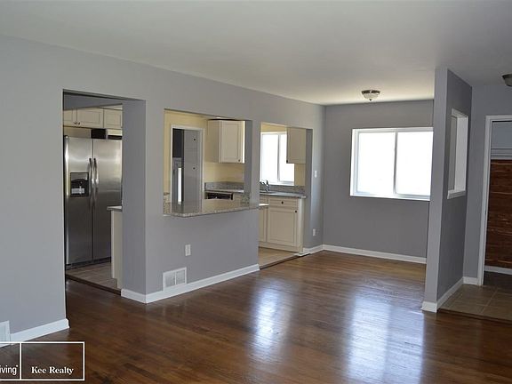 4th image of 85 Knollwood Blvd