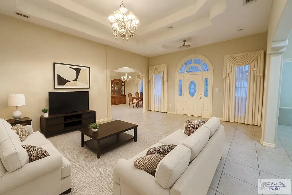 3 bed, 2.0 bath, 1940 sqft, $2,000 — Photo 4