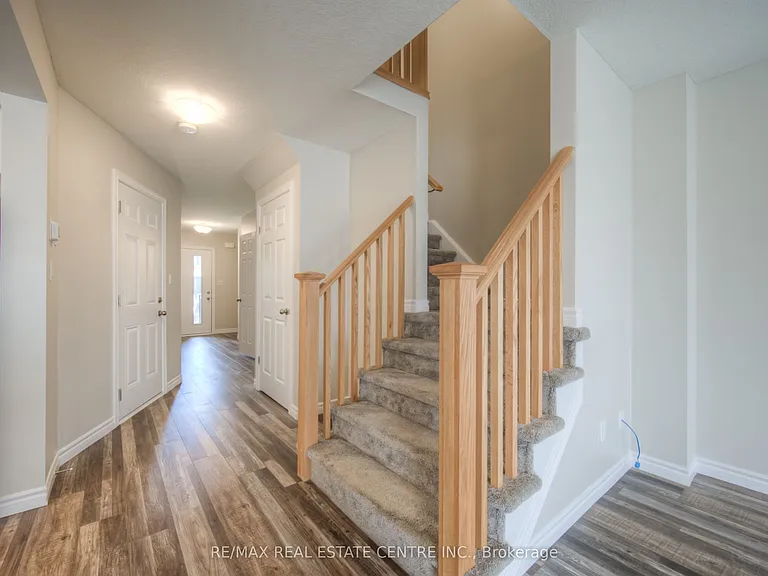 322 Bradshaw Dr — Photo 9