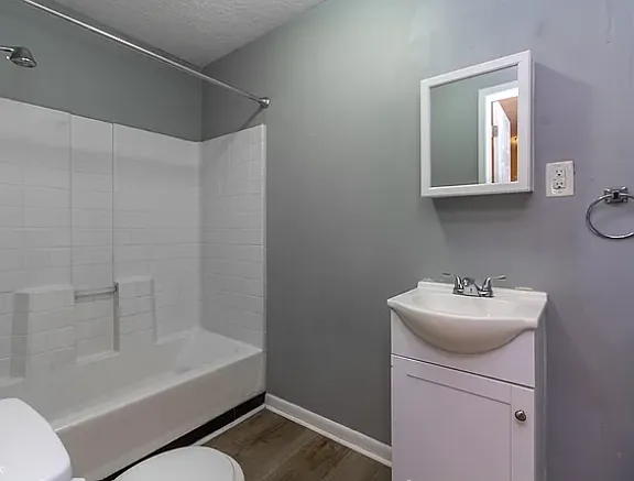 2808 W 10th St — Photo 10