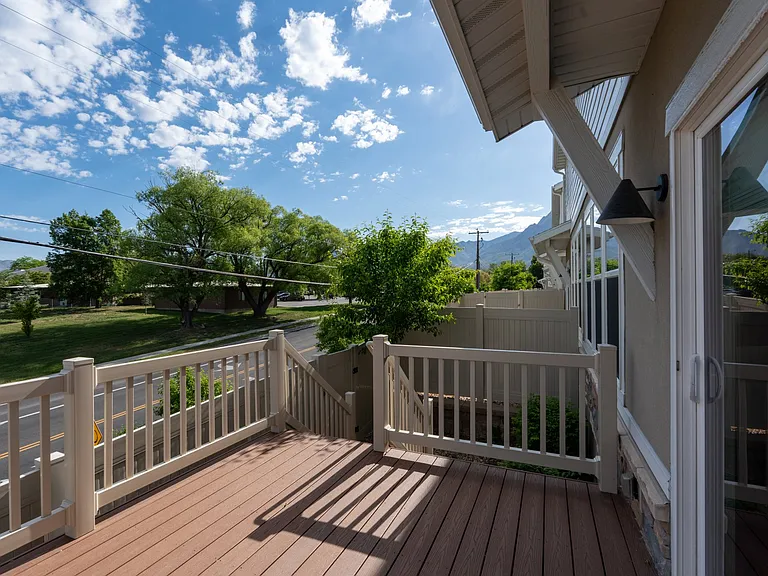 1303 E Weyburn Ln — Photo 6