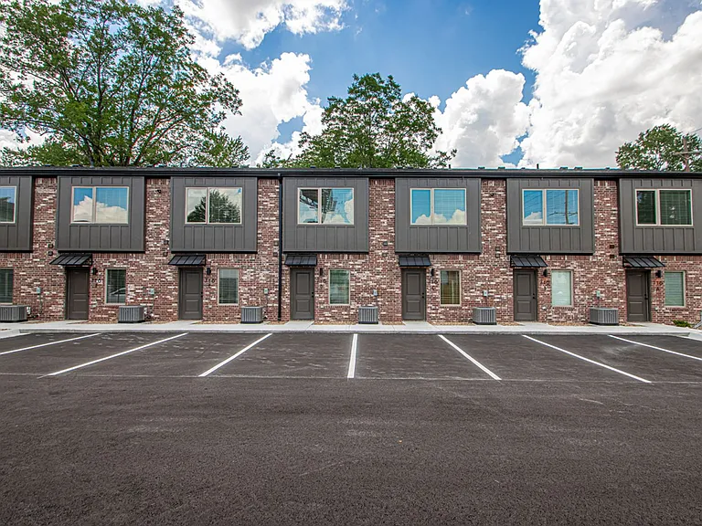 Leasing Now - New Townhomes, North Little Rock Argenta Arts Area — Photo 47