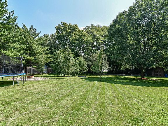 3rd image of 8383 Meadow Dr