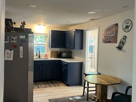 2nd image of 325 Jannie St