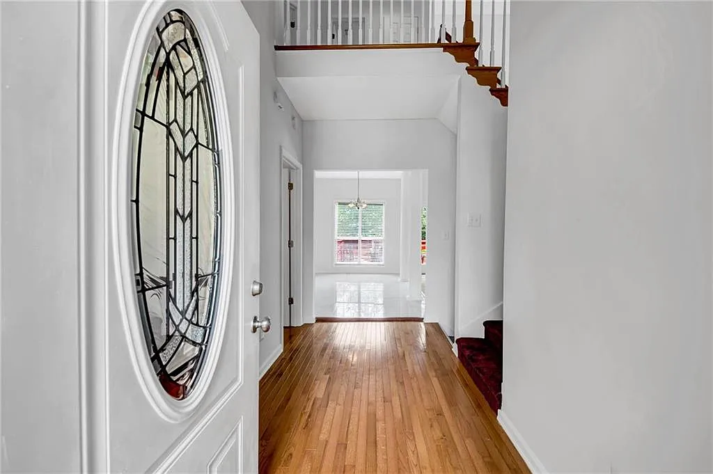 3 bed, 2.5 bath, 2123 sqft, $2,400 — Photo 4