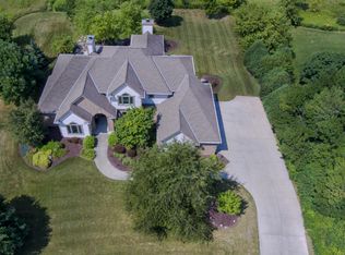 W292N3667 Stillmeadow Rd, Pewaukee, WI 53072