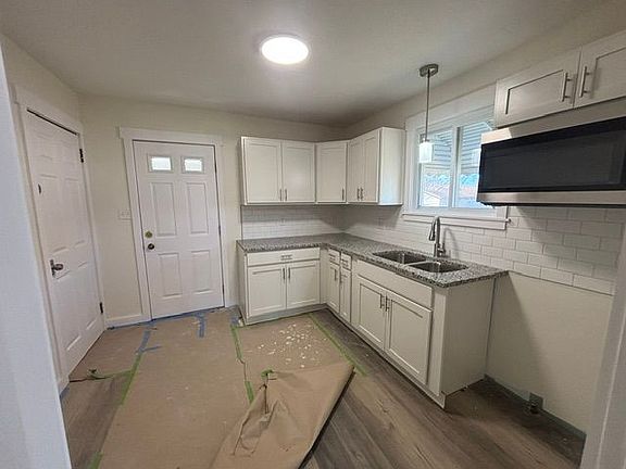 3rd image of 922 Wyley Ave