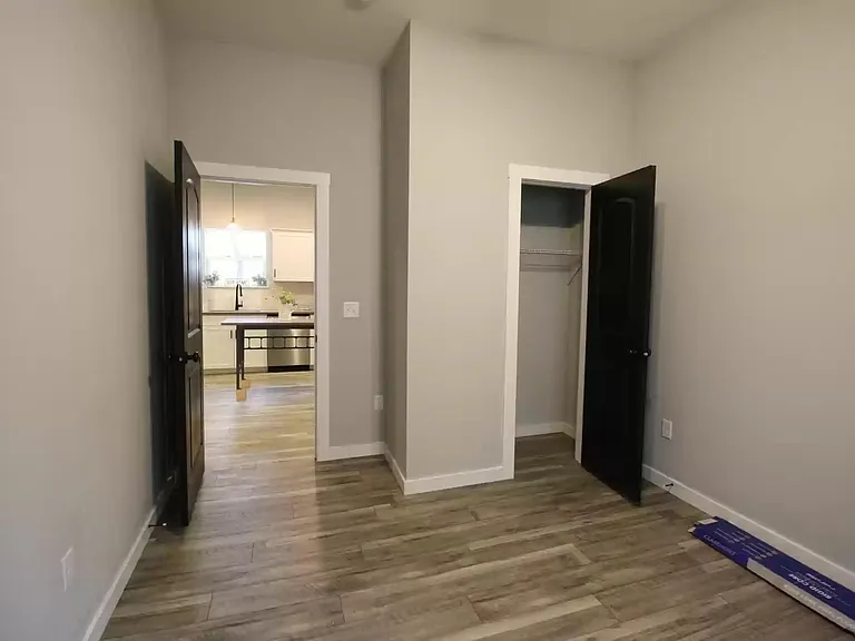 928 W Elm St — Photo 13