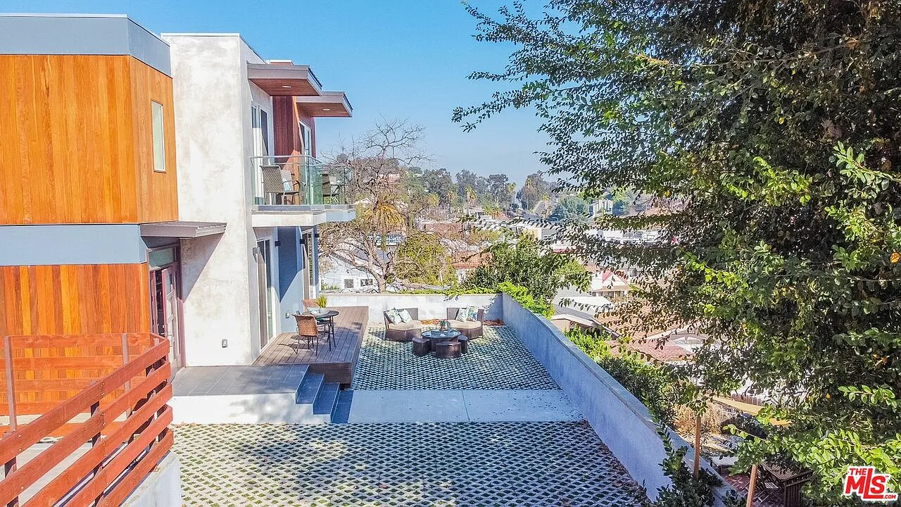 2 bed, 2.5 bath, $5,500 — Photo 1