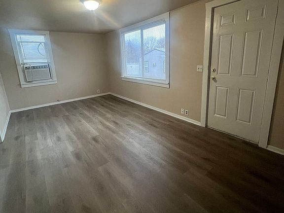 3rd image of 508 9th St APT 5