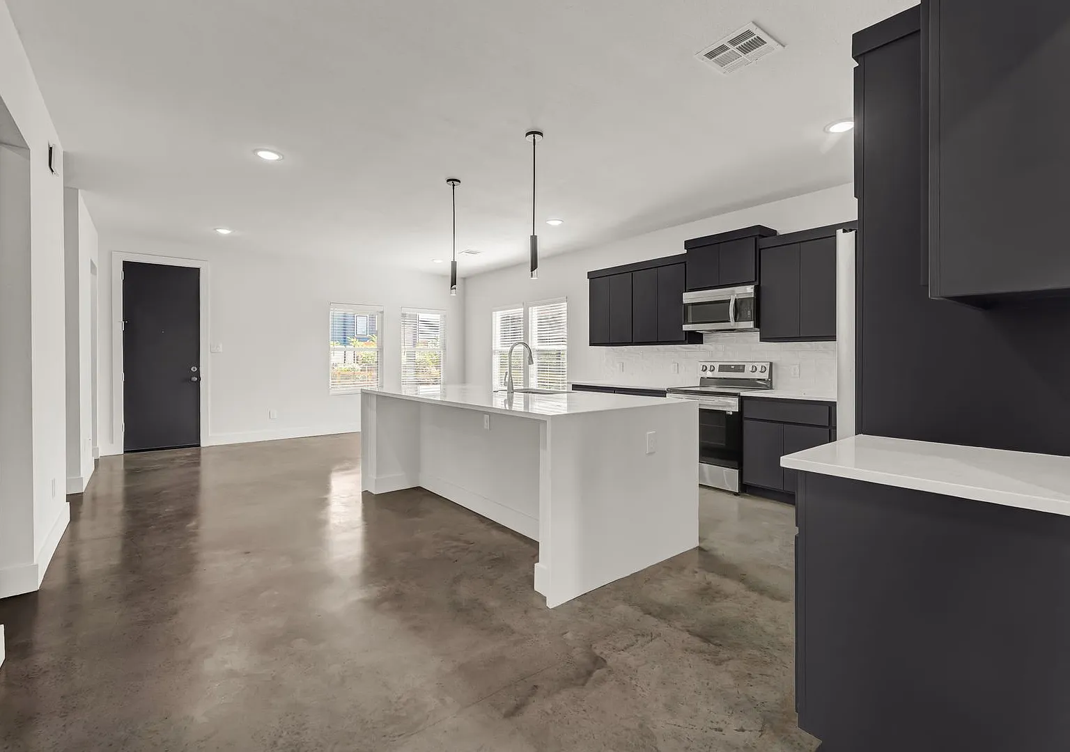 Pre-Lease Fall 2027 Luxury Home In South College Station — Photo 2