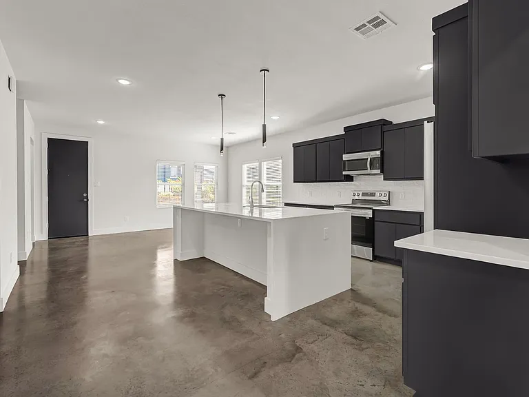3006 Alpha Wolf Ct — Photo 2