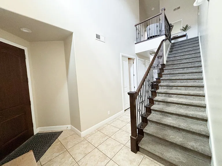 N Coral Ridge Dr — Photo 13