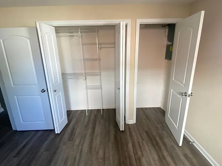 309-311 Robinhood Ln — Photo 11