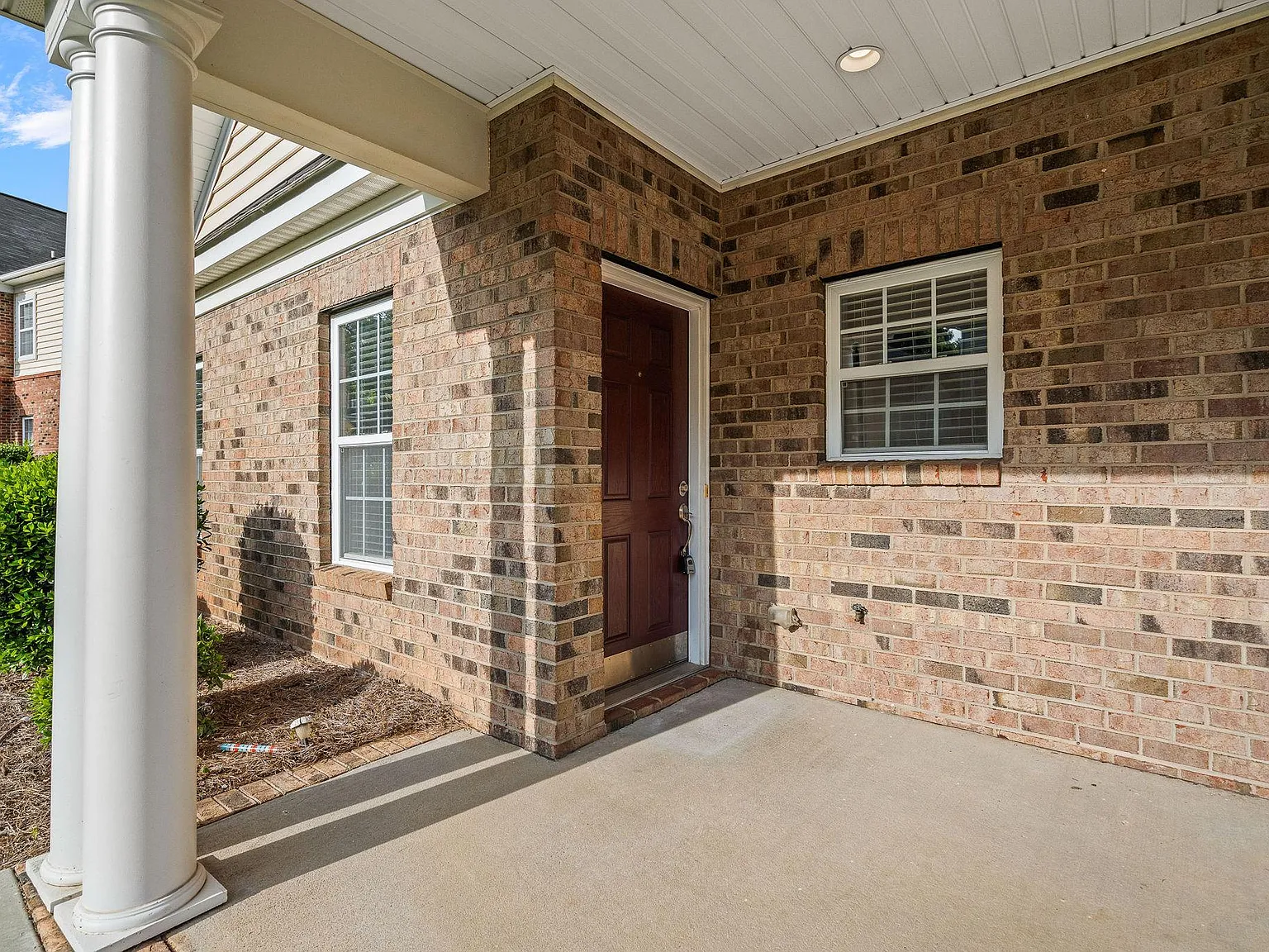 3 bed, 2.5 bath, 1594 sqft, $2,250 — Photo 2