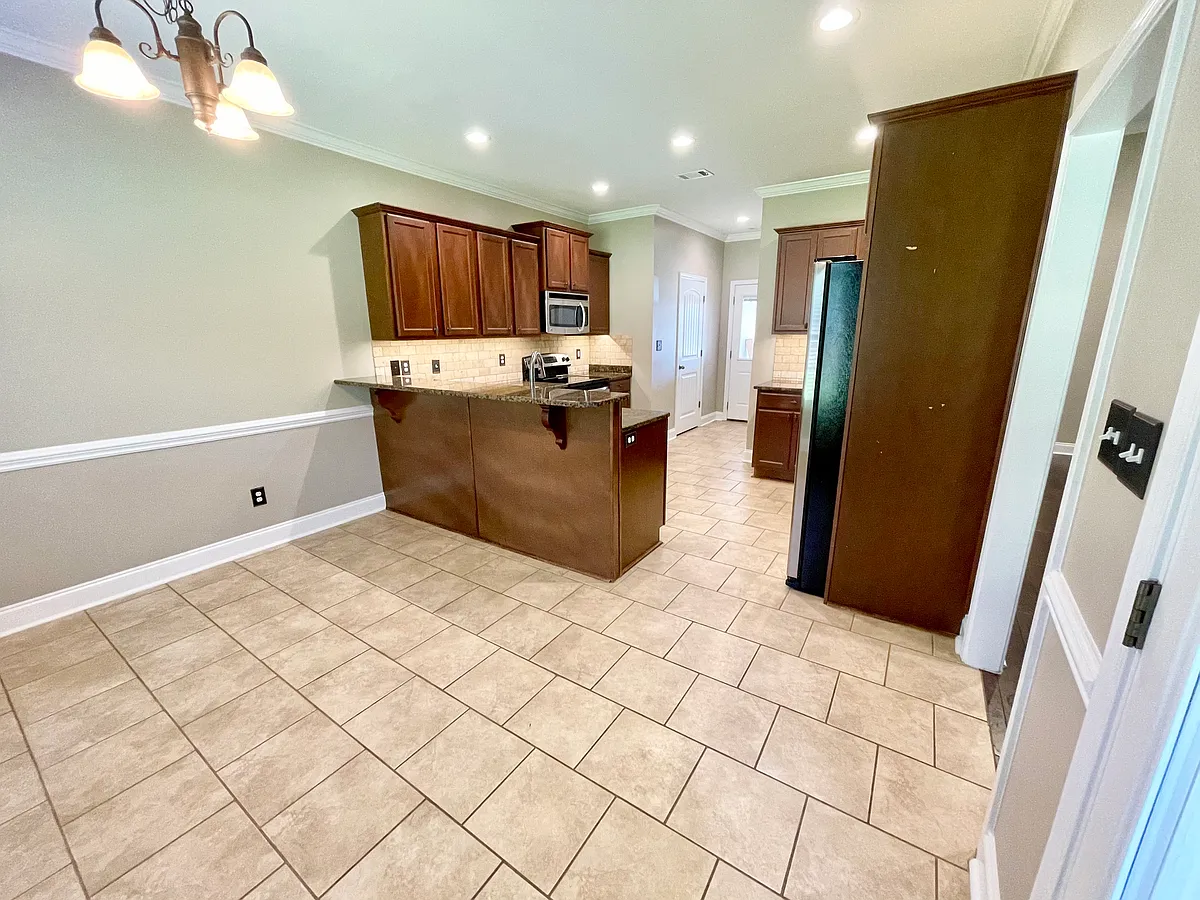 Kitchen with Breakfast Nook Area. - 400 Green Island Rd