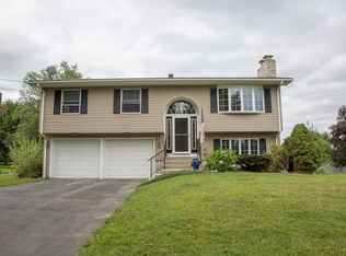 10 Summit St, Belchertown, MA 01007