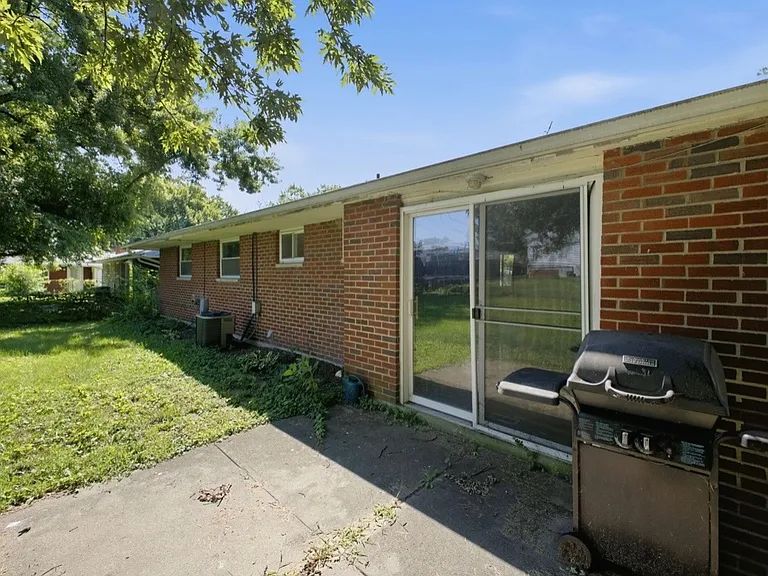 510 W Market St — Photo 19