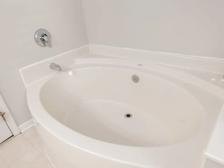 8607 Clover Glade Dr — Photo 24