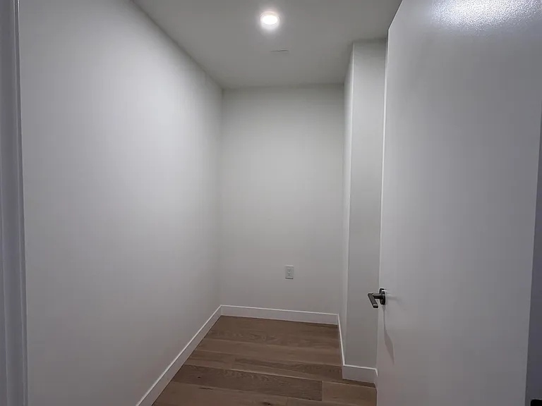 5212 Cambie St #3 — Photo 3