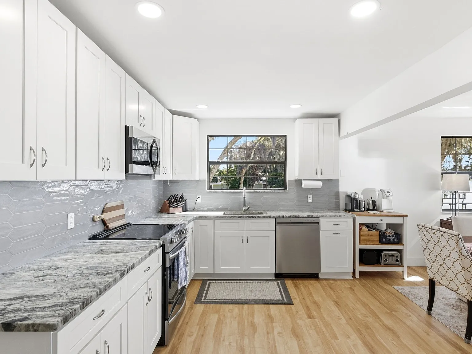 4 bed, 2720 sqft, $5,000 — Photo 3