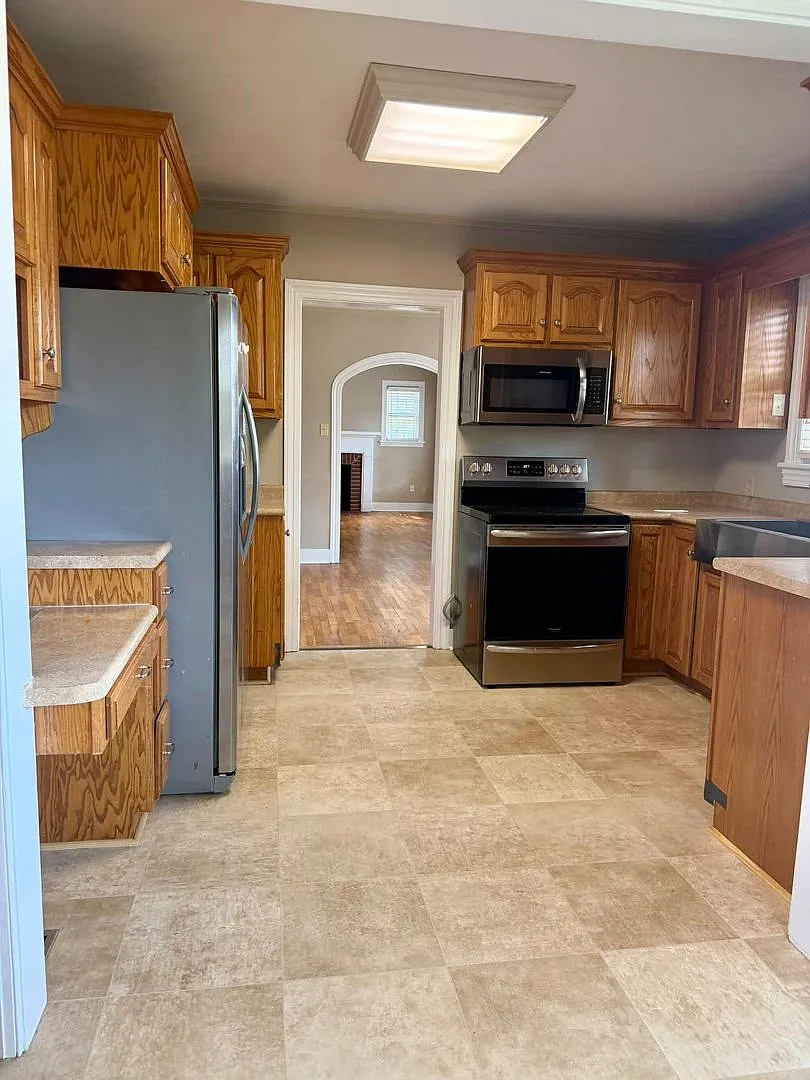 New Listing - South Jackson — Photo 3