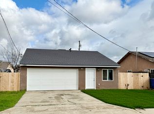 1389 E Magnolia Way, Dinuba, CA 93618