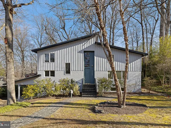 3709 Whispering Ln, Falls Church, VA 22041