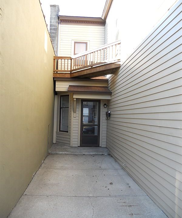 1st image of 808 Bridge St NW APT 1