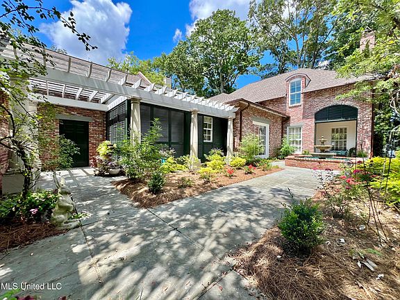2nd image of 409 Roses Bluff Dr