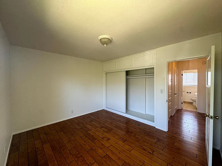 1935 Cloverfield Blvd — Photo 41