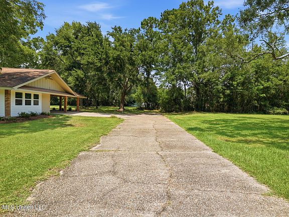 5th image of 9260 Pinecrest Dr