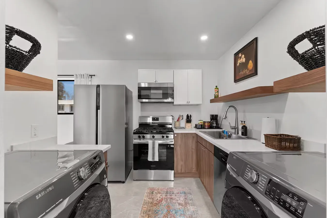 2 bed, 880 sqft, $3,950 — Photo 4