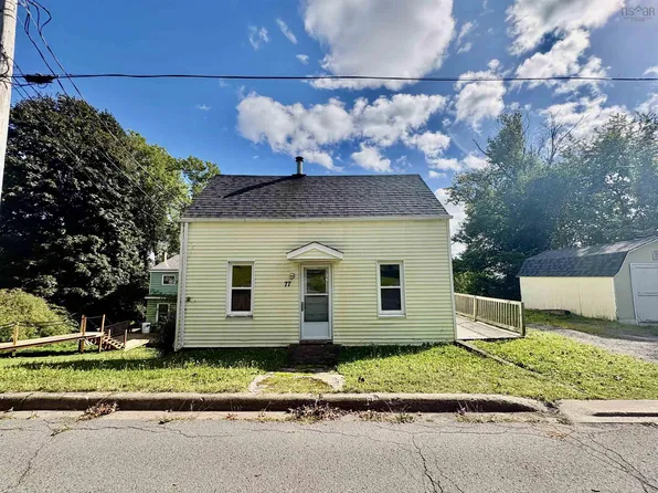 77 High St, Pictou, NS B0K 1H0