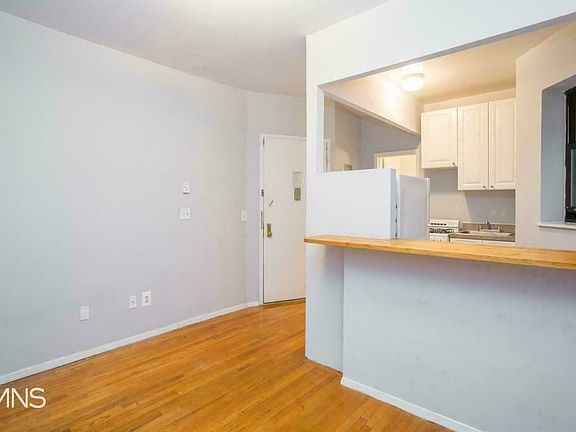 4th image of 328 W 49th St APT 2RE