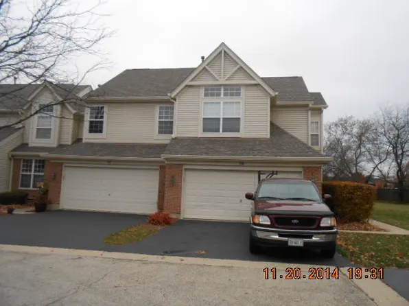 3 Ione Dr Unit D, South Elgin, IL 60177