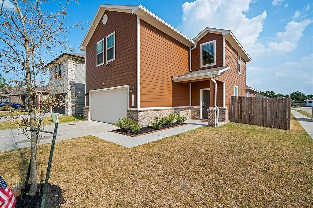 4 bed, 2074 sqft, $2,595 — Photo 2